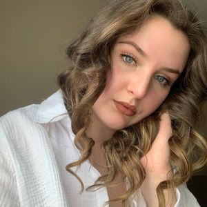 Meet your Posher, Rebecca